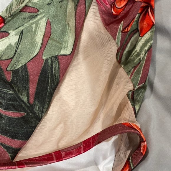 Swimsuit - Picture 3 of 4